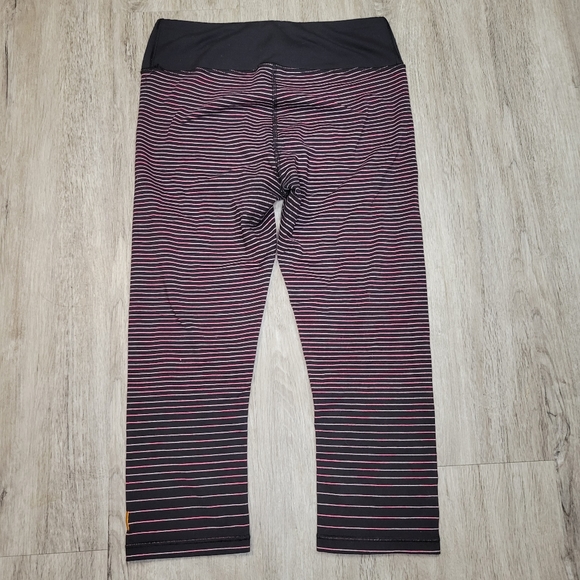 Lucy hatha collection cropped leggings stripped - Picture 7 of 9